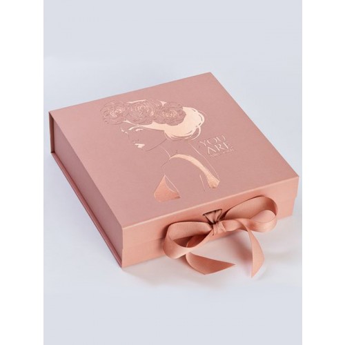 Pink and gold box for wedding favors