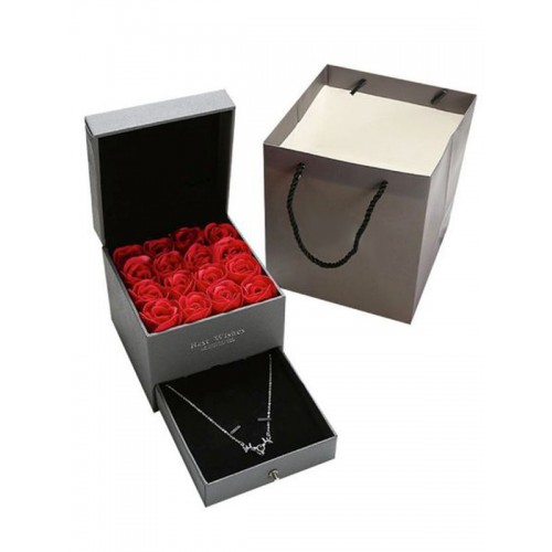 Everlasting roses and jewellery gift box